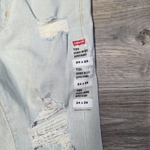 NWT Levi's 720 High Rise Super Skinny Light Wash Distressed Jeans Size 24 x 28 - Picture 4 of 9